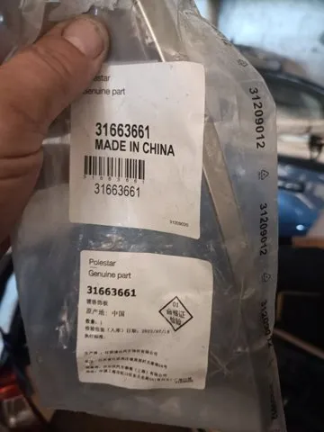 Молдинг бампера заднего правый 31663661 Volvo