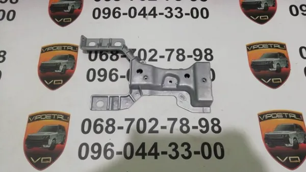 Кронштейн бампера переднего LR143161 Land Rover