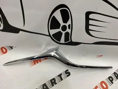 Молдинг решетки радиатора правый MAZDA GSH7507J0D