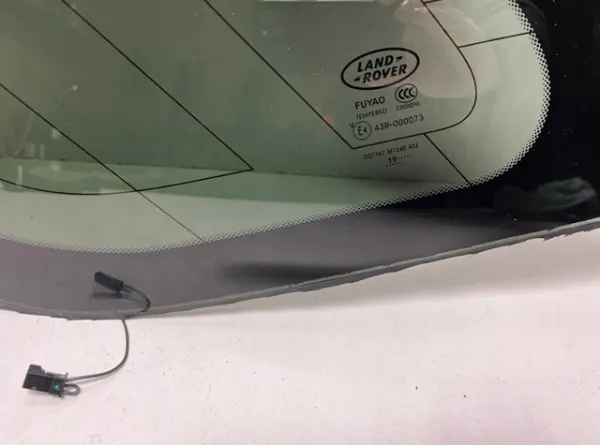 Стекло кузова (багажного отсека) левое LR078383 Land Rover