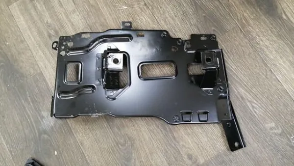 Полка под аккумулятор 9815288480 Peugeot/Citroen