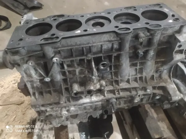 Блок цилиндров двигателя 8642831 Volvo