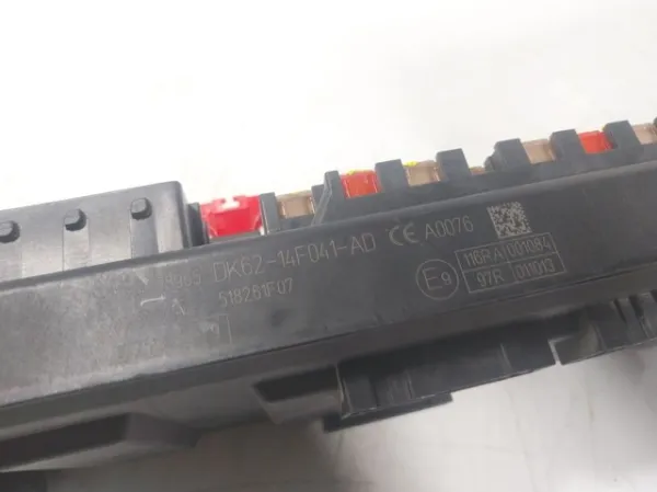 Блок предохранителей LR042132 Land Rover
