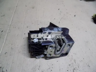 Замок двери задней правой RENAULT 825024490R