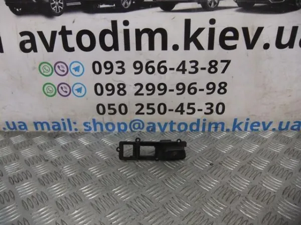 Купить Кнопка аварийки Митсубиси Л-300  P0W, P1W, P2W