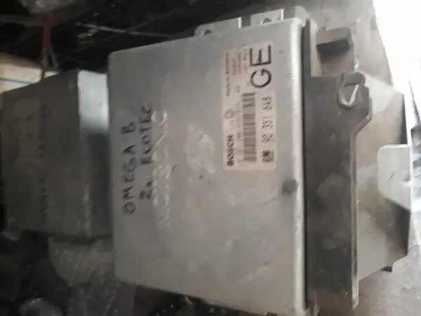 Блок управления двигателем 90351648 Opel