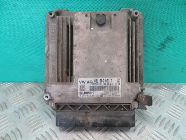 Блок управления двигателем 03L906021P VAG