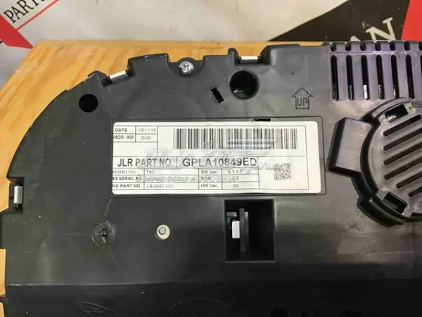  LR070410 Land Rover