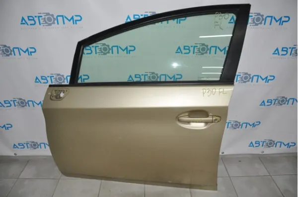 Дверь передняя левая Toyota Prius ZVW30