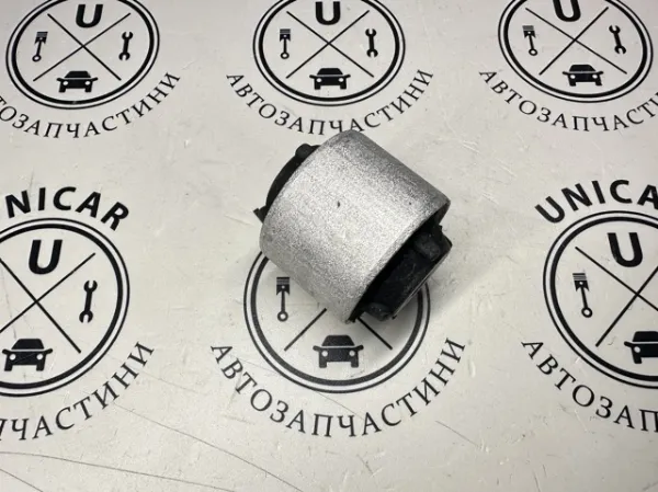 Сайлентблок переднего рычага 4M0407515D VAG