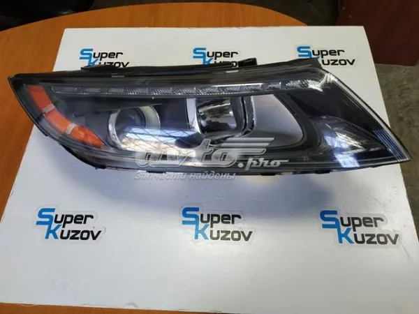 Правая фара 921024U650 Hyundai/Kia