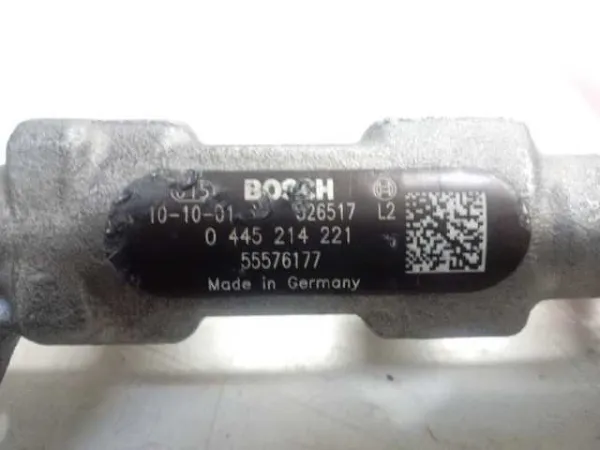 Распределитель топлива (рампа) 0445214221 Opel