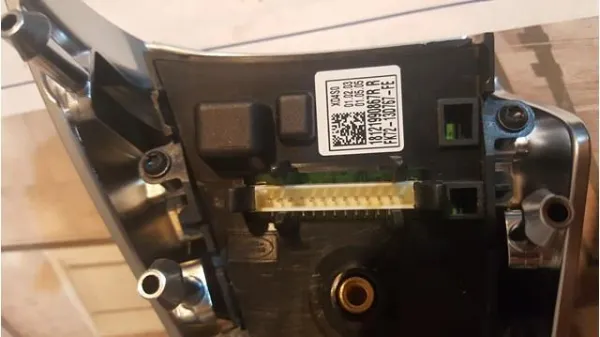 Блок кнопочных переключателей рулевого колеса LR095541 Land Rover