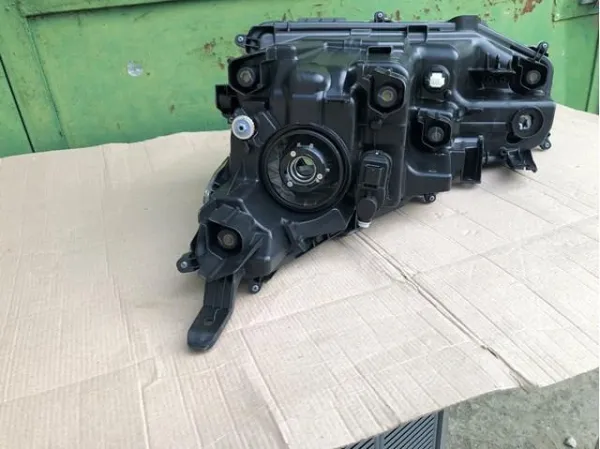 Правая фара 811300DP30 Toyota