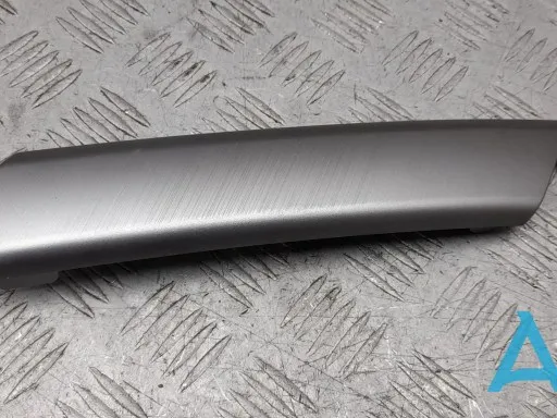 Облицовка внутренней ручки двери передней правой 94237SG000 Subaru