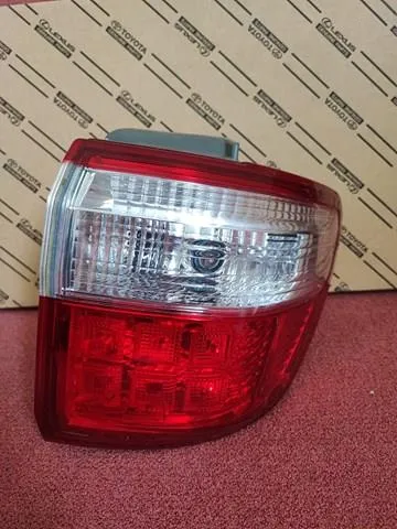 Фонарь задний правый внешний 815510K110 Toyota