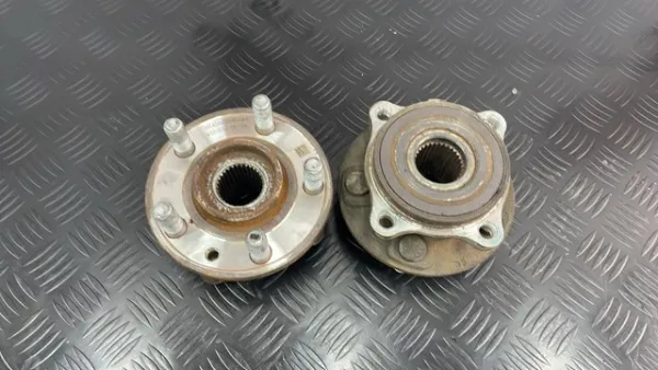 Передняя ступица LR122586 Land Rover