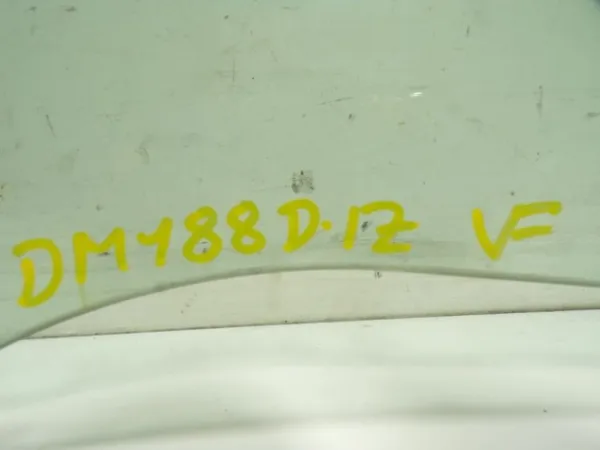Стекло двери передней левой 681020D011 Toyota