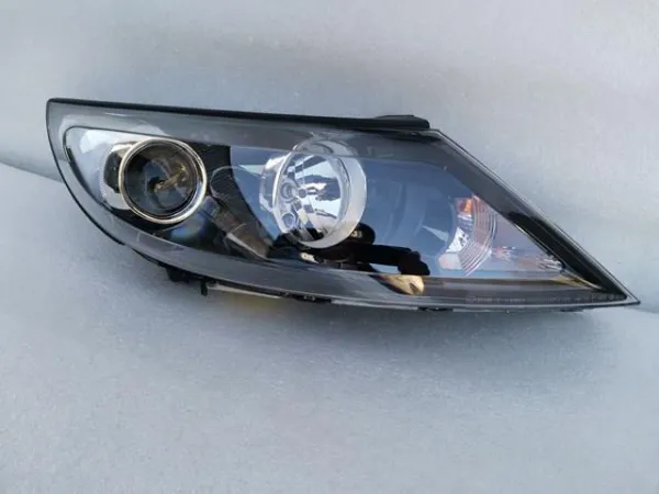 Правая фара 921023U280 Hyundai/Kia