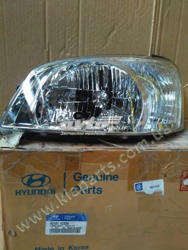 Левая фара 921011C030 Hyundai/Kia