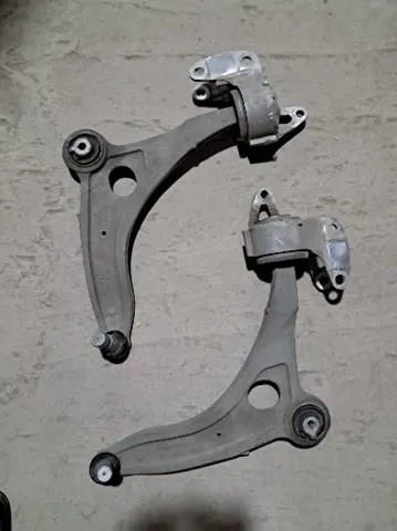Нижний рычаг LR166006 Land Rover