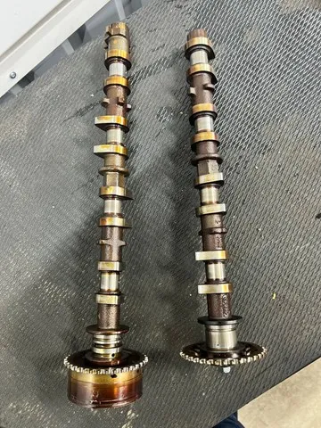 Распредвал двигателя Toyota Avensis I