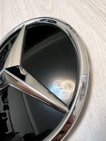 Эмблема решетки радиатора MERCEDES 0008800300