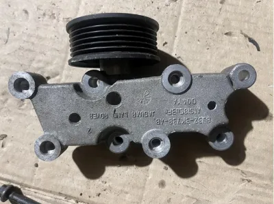 Кронштейн генератора LAND ROVER LR056659