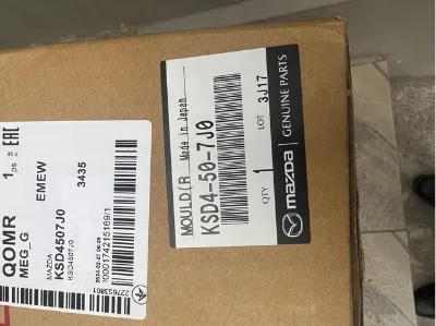 Молдинг решетки радиатора правый MAZDA KSD4507J0