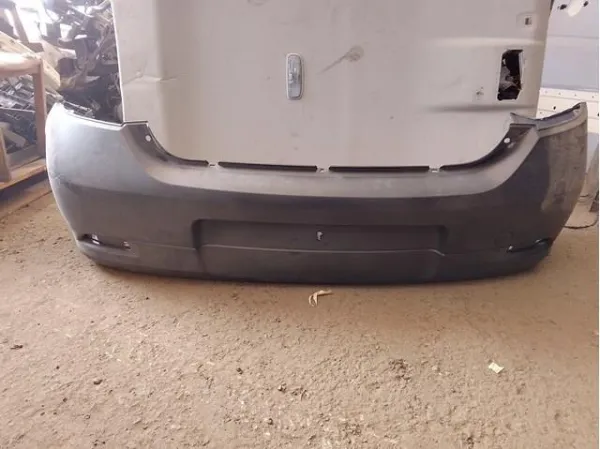 Задний бампер 850220725R Renault (RVI)