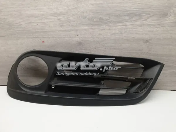 Заглушка (решетка) противотуманных фар бампера переднего левая 51117331735 BMW