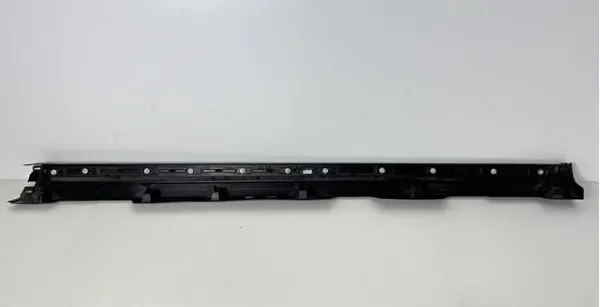 Накладка (молдинг) порога наружная правая LR156946 Land Rover