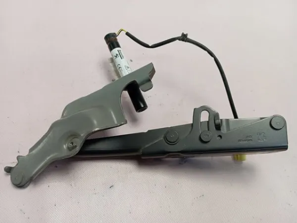 Петля капота левая 9813071480 Peugeot/Citroen