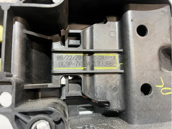  DG9P7K004 Ford