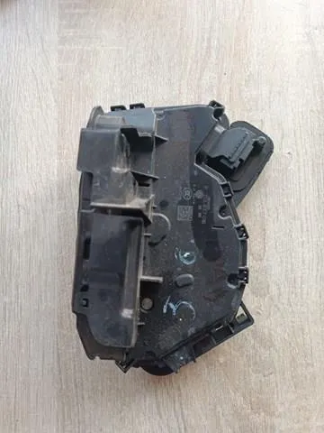 Замок передней правой двери Volkswagen Jetta VII