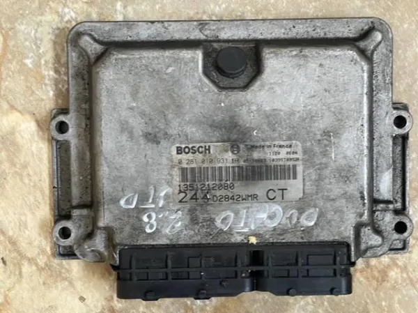 Блок управления двигателем 0281010931 Bosch