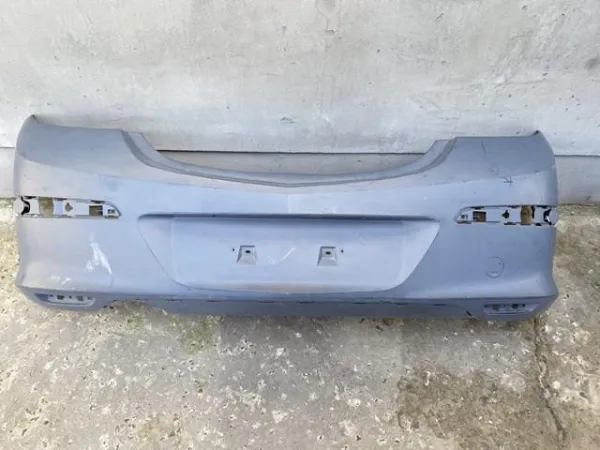 Задний бампер 374339703 General Motors