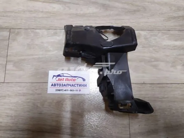 Кронштейн бампера переднего правый 30763420 Volvo