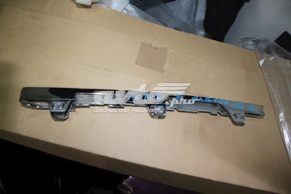 Накладка бампера переднего правая 51117295272 BMW