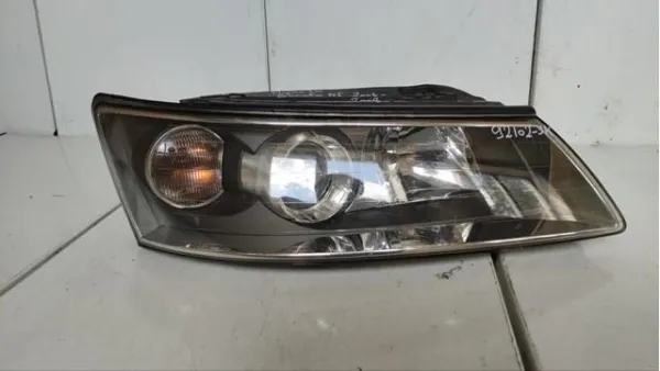Правая фара 921023K000 Hyundai/Kia