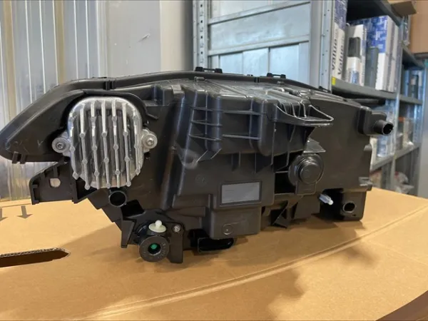 Левая фара 31655714 Volvo