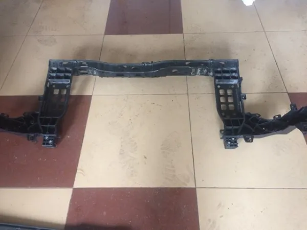 Рамка радиатора 641012 Hyundai/Kia