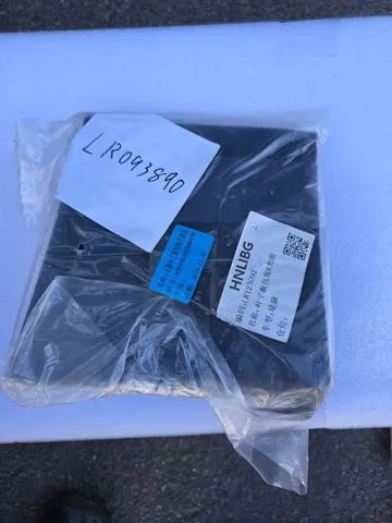 Молдинг крыла переднего правого LR093890 Land Rover