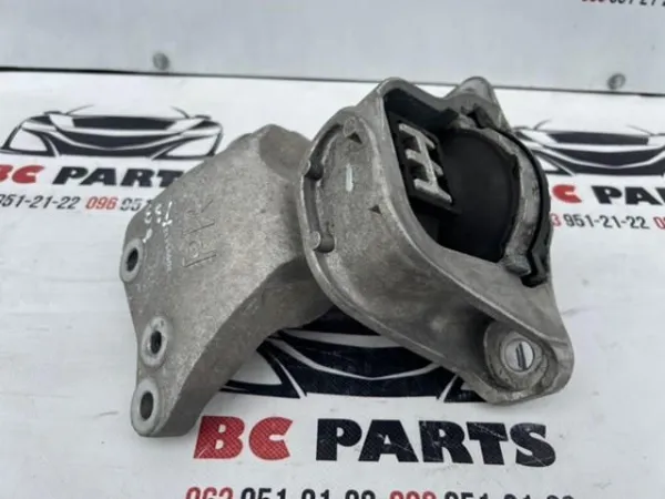 Правая подушка двигателя 112106RA0A Nissan/Infiniti