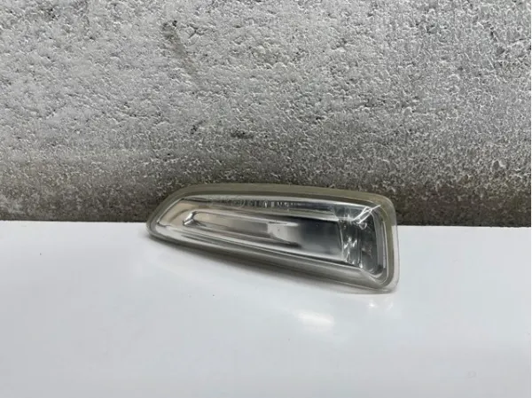 Повторитель поворота на крыле правый 13273104 General Motors