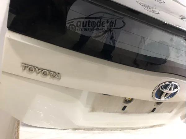 Купить Ляда Тойота Приус  ZVW30