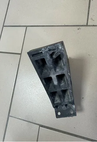 Кронштейн усилителя переднего бампера 51117414353 BMW