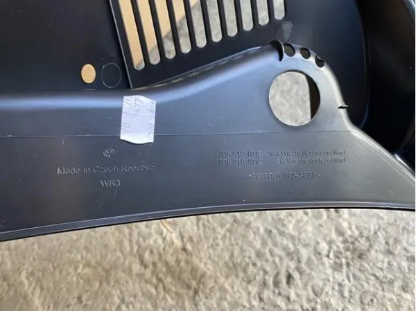 Водосток лобового стекла, жабо VAG 7P6819401B цена, от 94.35 USD