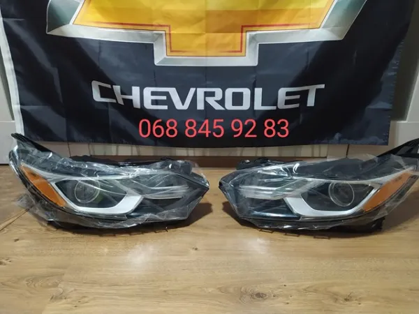 Правая фара 84753436 General Motors