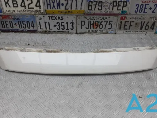 Молдинг решетки радиатора верхний GHP950033C64 Mazda